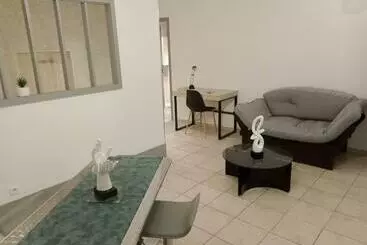 ツーリストアパートメント Fully Equipped Apartment