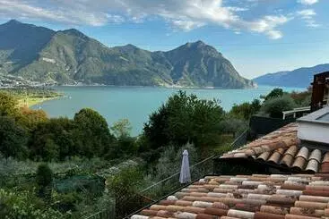 ツーリストアパートメント Iseo Lake Villa Con Vista Lago E Piscina
