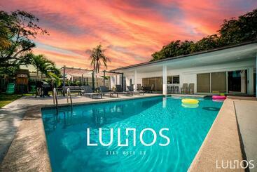 דירות לתיירים Stylish Retreat Heated Pool Basketball Game Room L41