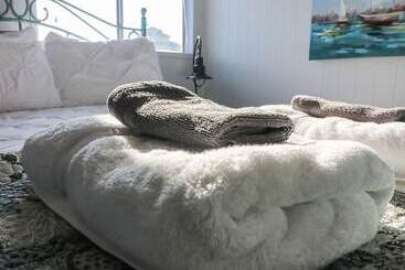 شقق خاصة سياحية Come Stay   And Sail Away   At This Lovely Canal Home