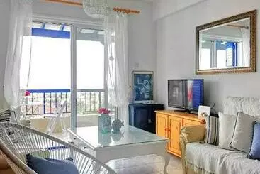 Turistihuoneistot Monicas Amazing Sea View And Pool View Apt