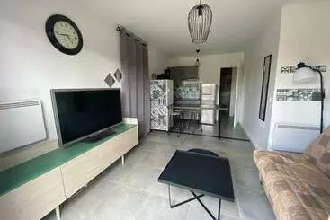 Apartamenty turystyczne Studio Avec Extérieur Ombragé