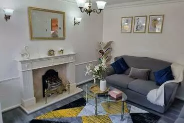 ツーリストアパートメント Centrally Located W/ Free Parking & Smart Tv