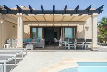 شقق خاصة سياحية Luxurious Villa With Amazing Sea View And Pool