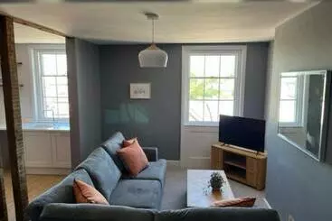 ツーリストアパートメント Aspen Free Parking Grade Ii Listed Second Floor Two Bedrooms Apartment