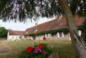 דירות לתיירים Ferme Restaurée 19ème Siècle, Gîte Indépendant Avec étang, Proche Du Circuit De Lurcy Lévis Fr 1 4