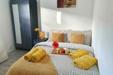 Turistlejligheder Lovely 3 Bed Apartment In Coventry