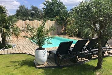 ツーリストアパートメント Maison Avec Piscine, Jaccuzi, Hammam à 800 M Du Lac