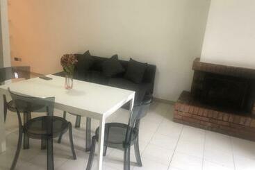 ツーリストアパートメント Grazioso Bilocale In Centro