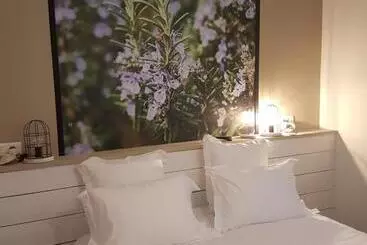 Hotell Hôtel Restaurant Chez Carrière