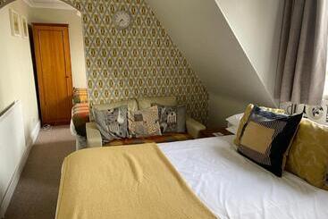 בית מלון כפרי Knights Court