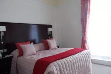 Hotel Phyllis Court Members Club