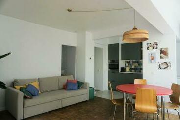 Apartamente turistice Centrally Located Apartment Close To The Beach