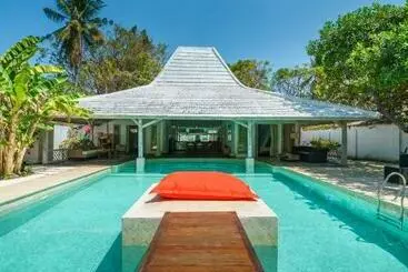 ツーリストアパートメント Villa Merano   Huge Pool   Meno