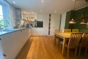 ツーリストアパートメント The Yellow Townhouse