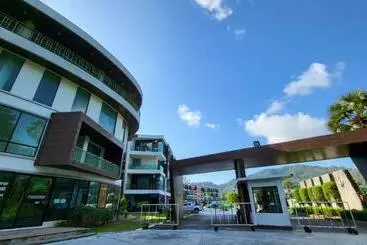 Aparthotel Naithorn Beach Place
