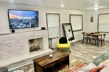 ツーリストアパートメント Spacious Home On A Hill Near Dwntwn Atl, 3bd 2ba Excluding Basement