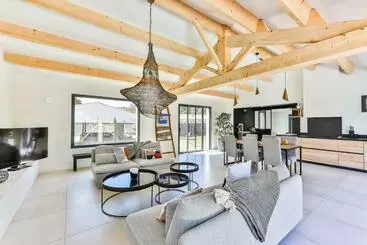 Appartements touristiques Chiron Reculeau   Maison Avec Piscine