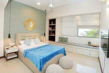 膳宿费 Aron S Lavinia Emerald