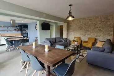 Apartaments turístics Charme Et Authenticité : Gîte 6 Pers, Rénové, Jardin, Proche Commerces Et Randonnées   Fr 1 585 86