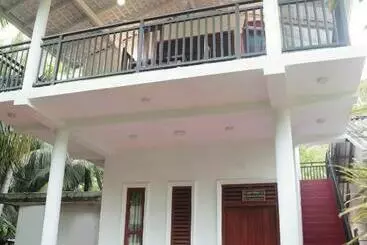 Turistihuoneistot Kirala Villa