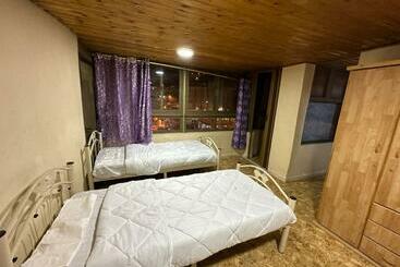 تختخواب و صبحانه Rose House