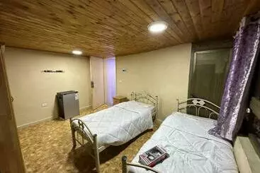 تختخواب و صبحانه Rose House