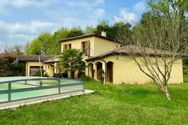 ツーリストアパートメント Villa De La Croix De La Main