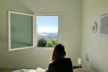 דירות לתיירים Domo Deledda