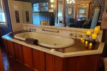 The Weis Mansion Bed And Breakfast