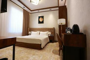 Regal Hotel By Grand