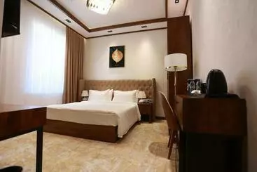 Regal Hotel By Grand