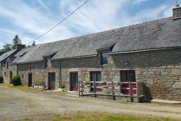 Turistlägenheter Gite Ty Prawine, Au Calme Dans Une Longere Accueillante