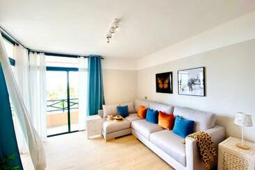 Apartamentos turísticos La Paz. Lovely Apartment Overlooking The Golf And Sea