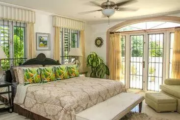 Pensão Room In Guest Room   Zenbreak Bliss Tranquility