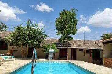 ペンション Brisa Da Serra Hotel Pousada Pirenopolis