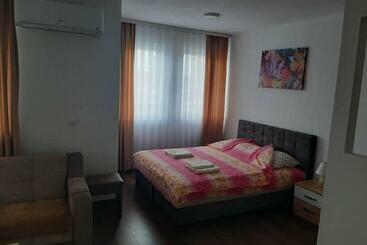 تختخواب و صبحانه Vila Centar Mb