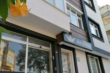 アパートホテル Majestic Suites