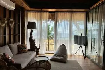 Resort Sealord Naithon Beachfront Villa