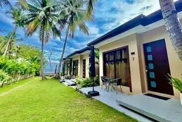 Southseas Beach Resort And Dive Center