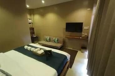 Southseas Beach Resort And Dive Center