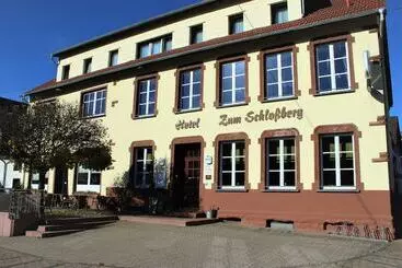 Отель Restaurant Zum Schlossberg