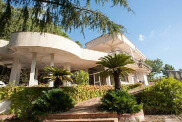 تختخواب و صبحانه Verde Smeraldo