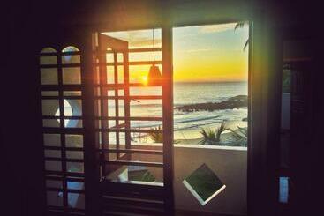 Pensionat Villa One64 Beach Front   Apartments