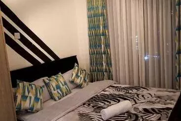 هاستل Zola S Serviced Apt
