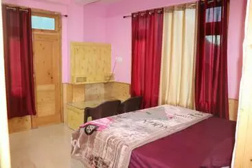 Majatalo Shesh Besh Guest House & Restaurant