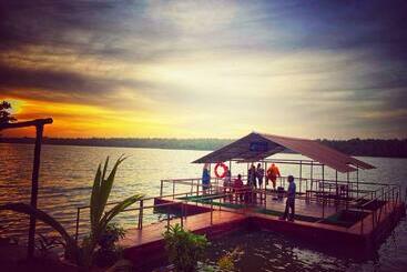 בית מלון כפרי Vishram Village