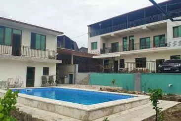 Bed and Breakfast Apex Rest House Of 10 Rooms And Pool