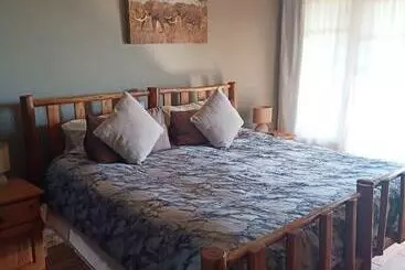 Aamiaismajoitus (B&B) Leopards And Louries Bush Lodge
