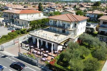 ホテル Albergo Aquila